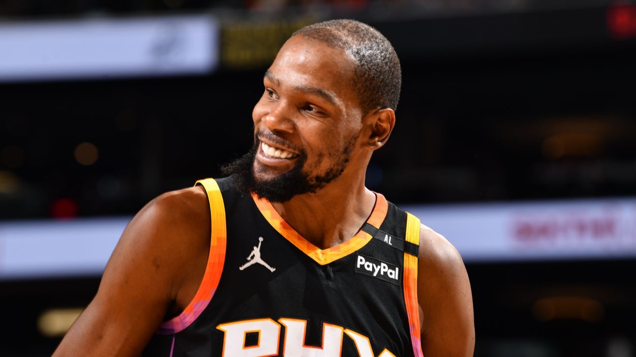 孙兴慜戴面具勇敢出战乌拉圭 力助韩国小组赛突破险境